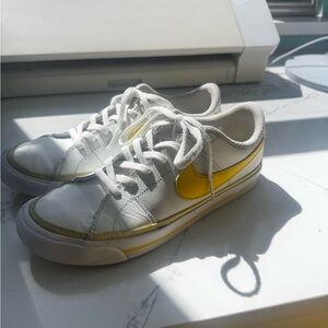 ✨ Nike Court Legacy – White/Opti Yellow (DA5380‑119) – Size 6.5Y ✨